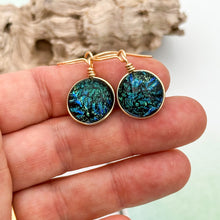 Charger l&#39;image dans la galerie, Boucles d&#39;oreilles verre dichroïque noir bleu et vert - technique Murano
