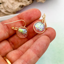 Charger l&#39;image dans la galerie, Boucles d&#39;oreilles en verre dichroique transparent or - technique Murano

