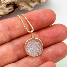 Charger l&#39;image dans la galerie, Collier Pendentif transparent argenté en verre dichroïque - technique Murano
