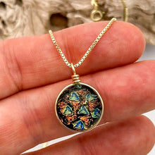 Charger l&#39;image dans la galerie, Collier Pendentif en verre de Murano martelé couleurs chaudes
