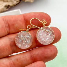 Charger l&#39;image dans la galerie, Boucles d&#39;oreilles transparente en verre dichroique - technique Murano
