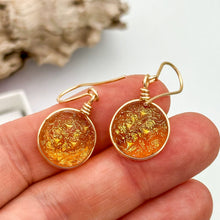Charger l&#39;image dans la galerie, Boucles d&#39;oreilles ambre transparente en verre dichroique - technique Murano
