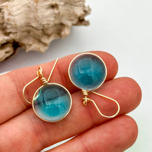 Charger l&#39;image dans la galerie, Boucles d&#39;oreilles en verre transparent turquoise - technique Murano
