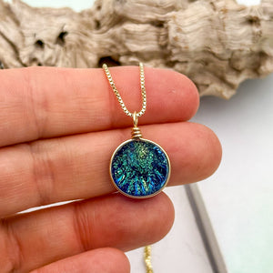 Collier Pendentif bleu transparent en verre dichroïque - technique Murano