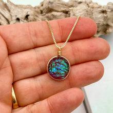 Charger l&#39;image dans la galerie, Collier Pendentif rouge transparent en verre dichroïque - technique Murano

