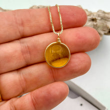 Charger l&#39;image dans la galerie, Collier Pendentif en verre jaune transparent - technique Murano
