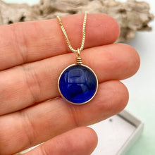 Charger l&#39;image dans la galerie, Collier Pendentif en verre bleu transparent - technique Murano
