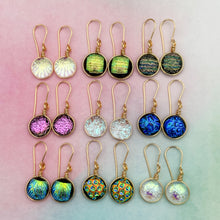 Charger l&#39;image dans la galerie, Lot2 de 9  Boucles d&#39;oreilles en verre dichroique
