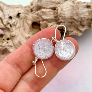 Boucles d'oreilles roses transparentes en verre dichroique - technique Murano