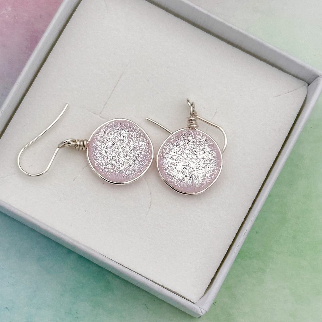 Boucles d'oreilles roses transparentes en verre dichroique - technique Murano