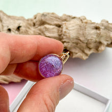 Charger l&#39;image dans la galerie, Collier Pendentif violet transparent en verre dichroïque - technique Murano
