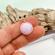 Charger l&#39;image dans la galerie, Collier Pendentif en verre rose transparent - technique Murano
