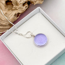Charger l&#39;image dans la galerie, Collier Pendentif en verre violet transparent - technique Murano
