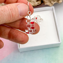 Charger l&#39;image dans la galerie, Boucle d&#39;oreille verre et argent - Collection LEGO
