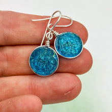 Charger l&#39;image dans la galerie, Lot3 de 9  Boucles d&#39;oreilles en verre dichroique
