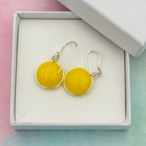 Boucles d'oreilles en verre opaque jaune - technique Murano