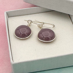 Boucles d'oreilles en verre opaque violet foncé - technique Murano