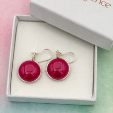 Charger l&#39;image dans la galerie, Boucles d&#39;oreilles en verre opaque rose foncé - technique Murano
