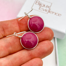 Charger l&#39;image dans la galerie, Boucles d&#39;oreilles en verre opaque rose foncé - technique Murano
