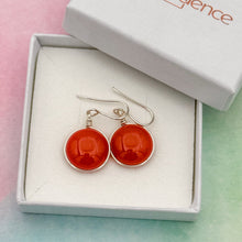 Charger l&#39;image dans la galerie, Boucles d&#39;oreilles en verre opaque couleur saumon - technique Murano
