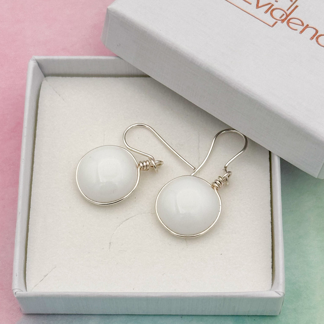 Boucles d'oreilles en verre opaque blanc - technique Murano