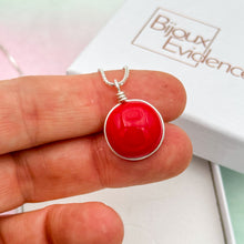 Charger l&#39;image dans la galerie, Collier Pendentif en verre opaque rouge - technique Murano

