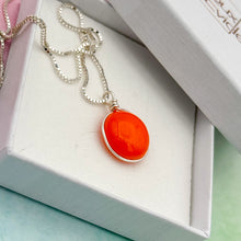 Charger l&#39;image dans la galerie, Collier Pendentif en verre opaque orange - technique Murano
