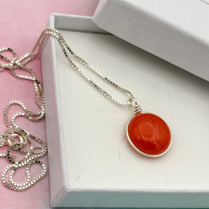 Collier Pendentif en verre opaque couleur saumon - technique Murano