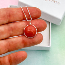 Charger l&#39;image dans la galerie, Collier Pendentif en verre opaque couleur saumon - technique Murano
