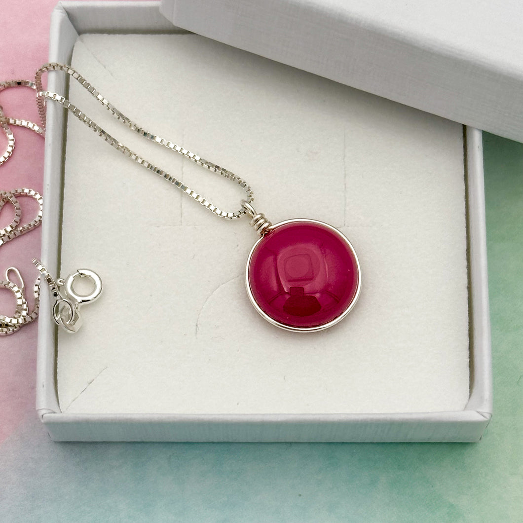 Collier Pendentif en verre opaque rose foncé - technique Murano