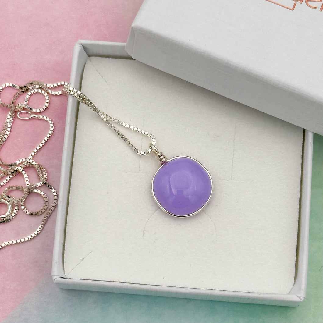 Collier Pendentif en verre opaque violet clair - technique Murano