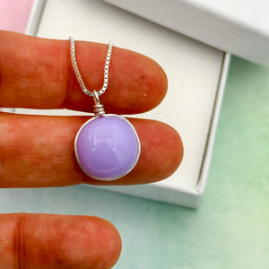 Collier Pendentif en verre opaque violet clair - technique Murano