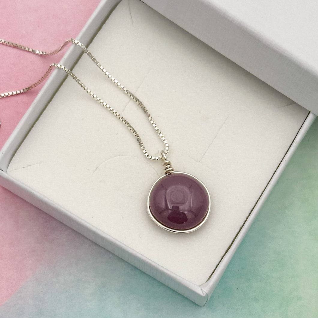 Collier Pendentif en verre opaque violet foncé - technique Murano