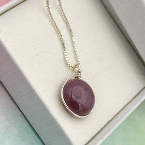 Collier Pendentif en verre opaque violet foncé - technique Murano