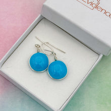 Charger l&#39;image dans la galerie, Boucles d&#39;oreilles en verre opaque bleu turquoise - technique Murano
