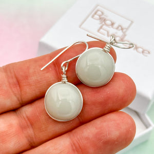 Boucles d'oreilles en verre opaque gris clair- technique Murano