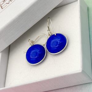 Boucles d'oreilles en verre opaque bleu marine- technique Murano