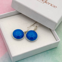 Charger l&#39;image dans la galerie, Boucles d&#39;oreilles en verre opaque bleu - technique Murano
