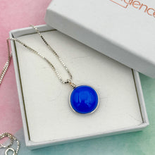 Charger l&#39;image dans la galerie, Collier Pendentif en verre opaque bleu pervenche - technique Murano
