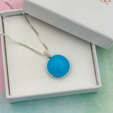 Charger l&#39;image dans la galerie, Collier Pendentif en verre opaque bleu turquoise - technique Murano
