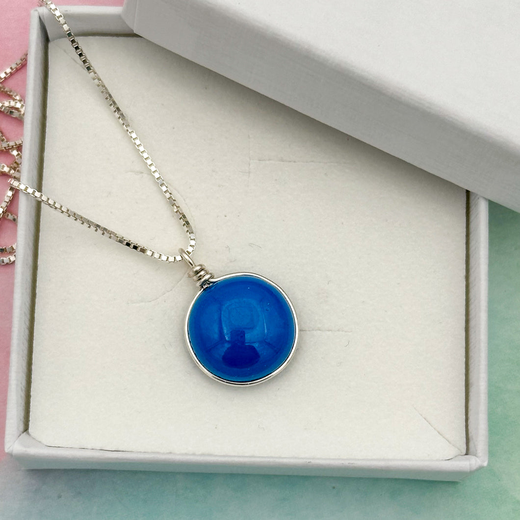 Collier Pendentif en verre opaque bleu - technique Murano