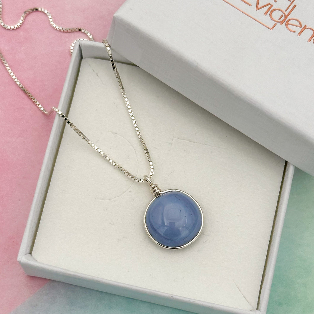 Collier Pendentif en verre opaque mauve - technique Murano