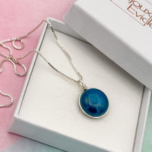 Charger l&#39;image dans la galerie, Collier Pendentif en verre opaque bleu canard - technique Murano
