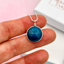 Charger l&#39;image dans la galerie, Collier Pendentif en verre opaque bleu canard - technique Murano
