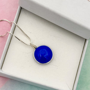 Collier Pendentif en verre opaque bleu marine - technique Murano