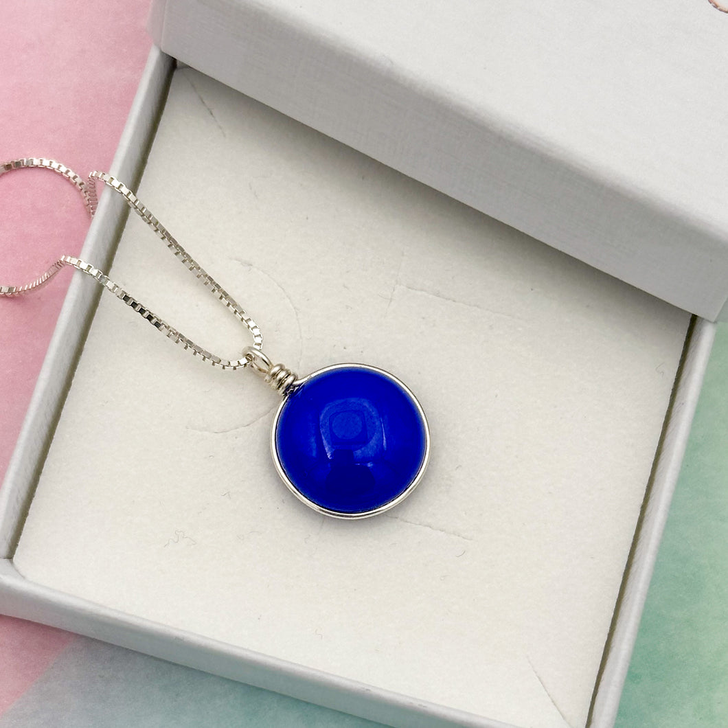 Collier Pendentif en verre opaque bleu marine - technique Murano