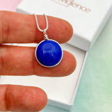 Charger l&#39;image dans la galerie, Collier Pendentif en verre opaque bleu marine - technique Murano
