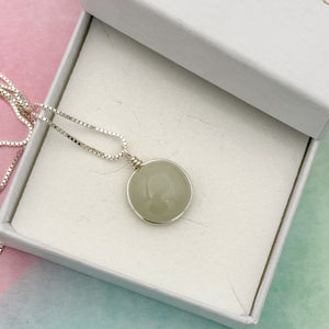 Collier Pendentif en verre opaque gris clair - technique Murano