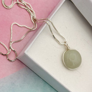 Collier Pendentif en verre opaque gris clair - technique Murano