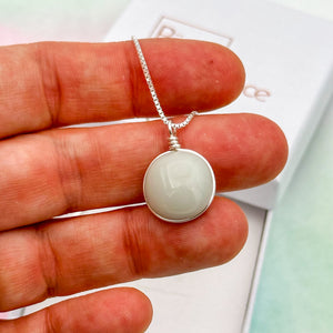 Collier Pendentif en verre opaque gris clair - technique Murano